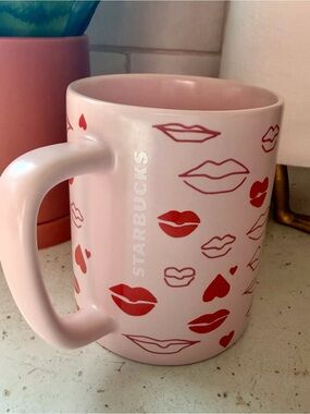 Starbucks 2020 Valentine’s Day Lips & Hearts 14 oz Pink Ceramic Mug